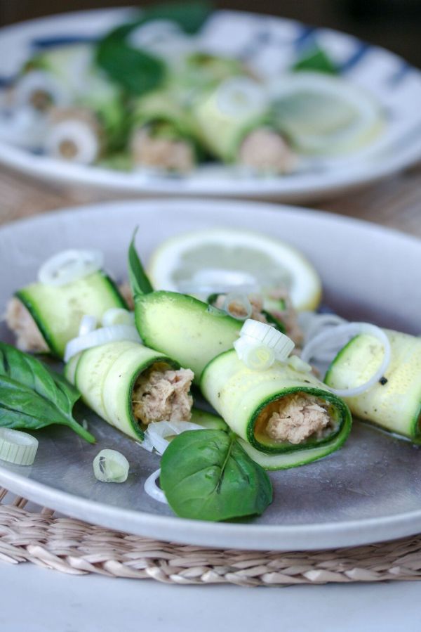 Roulés de courgettes a l'émietté de thon citron et basilic