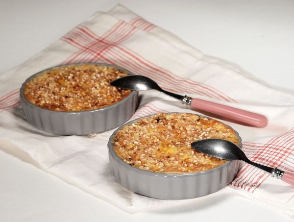 Clafoutis aux pêches et au pralin en grains