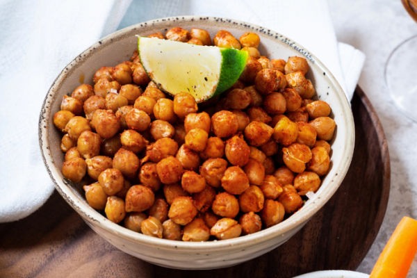 Pois chiches rôtis au four, la touche croquante et saine de l'apéro