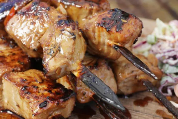 Brochettes de thon sauce piquante, faciles et rapides