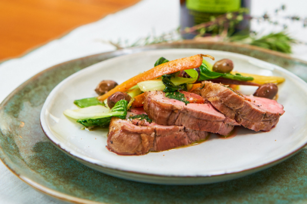 Selle d'agneau farcie aux blettes, la recette de Julia Sedefdjian