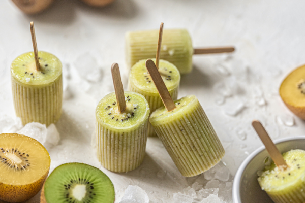 Glace au kiwi et au citron vert, délicieusement saine