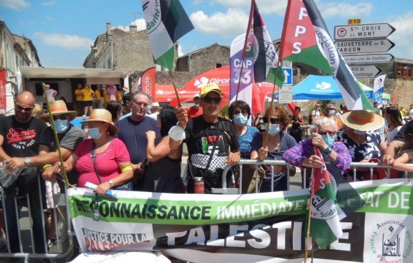 Action "Non à la propagande israélienne sur le tour de France !" sur l'étape Mourenx - Libourne
