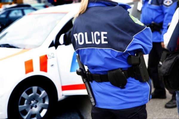 Jussy: Course-poursuite: un duo de cambrioleurs percute une voiture de police