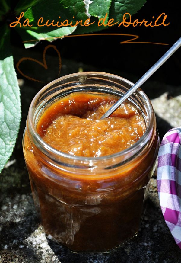 Confiture de rhubarbe à la vanille, étoiles de Badiane, cannelle et clous de Girofle