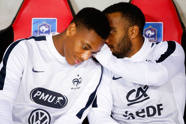 Journal des Transferts : Lacazette et Martial en vente, Almada plante l'OM, le dilemme Aouar, le choix du PSG pour Rafinha...