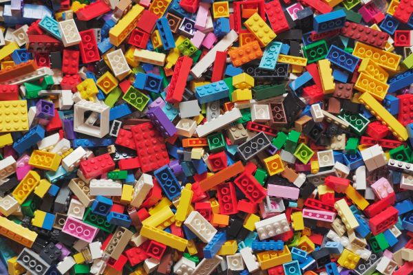 LEGO fait du pied aux adultes