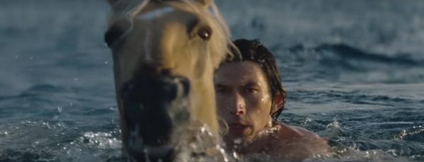 Adam Driver se tranforme en centaure pour Burberry (et casse Internet)