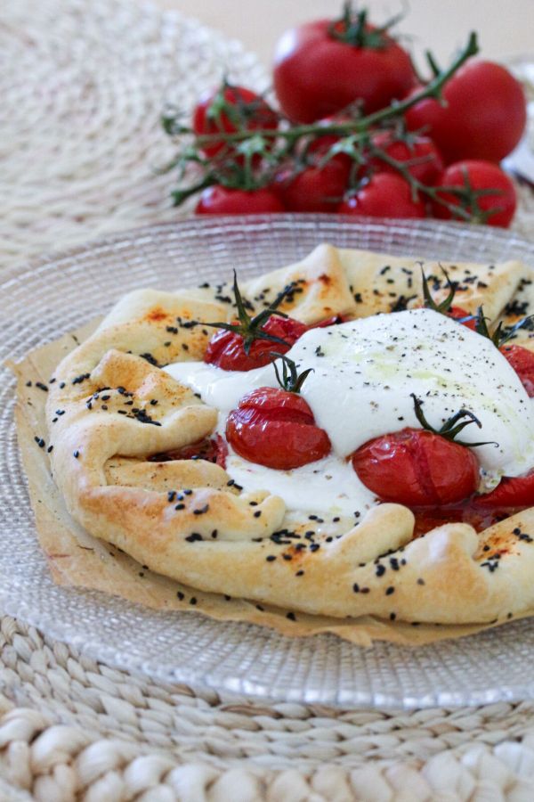 Tarte rustique - tomates et burrata