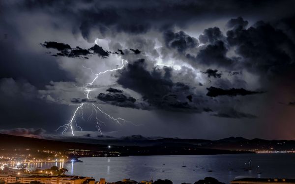 De violents orages sont en train de frapper le sud-est de la France