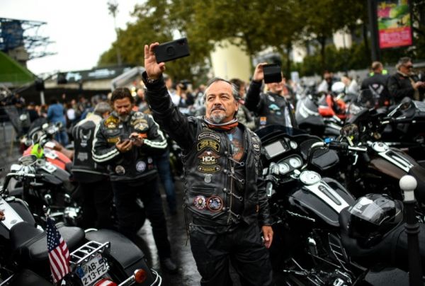 Des bikers, des fans, une statue, un concert...: Johnny Hallyday célébré à Paris