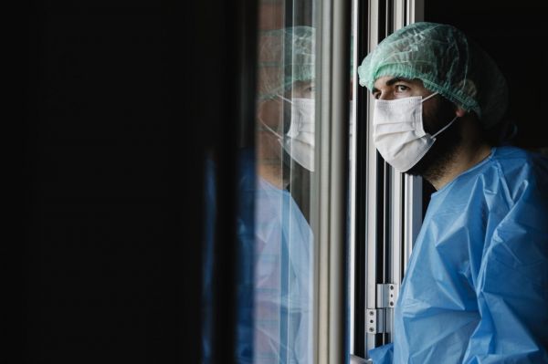 Les soignants non vaccinés vont-ils vraiment être licenciés ?