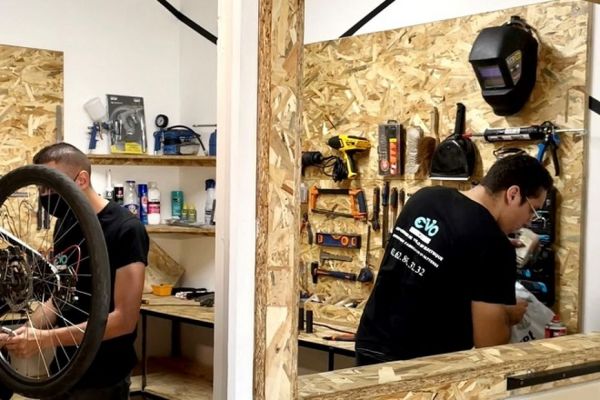 Une jeune entreprise péi transforme votre bicyclette en vélo électrique