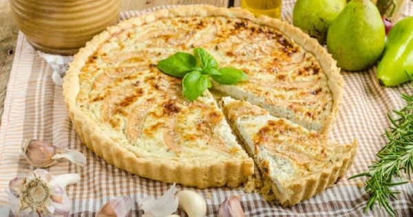 Et pourquoi pas une quiche fromage bleu et poires pour l'apéro ?