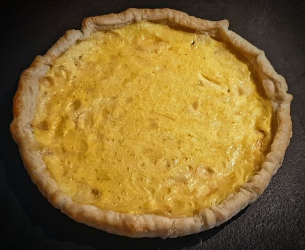 Quiche aux 3 fromages. Recette avec compté, emmental et gruyère.