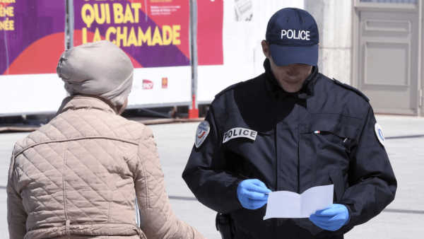 Castex à Toulouse : bloquée par la police, elle est empêchée de dire adieu à sa mère qui meurt seule à l’hôpital !