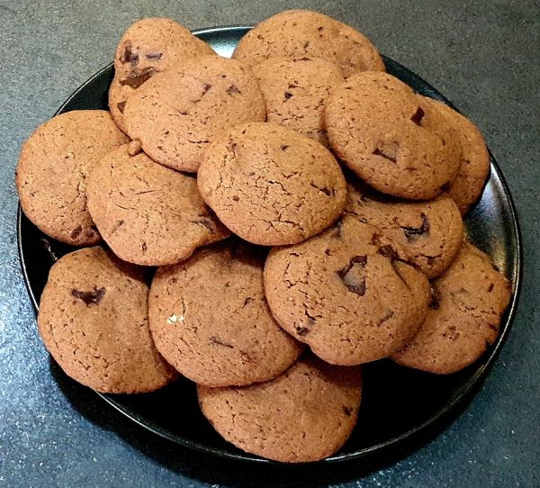 Recette cookies Nesquik et pépites de chocolat. Petits gâteaux savoureux !