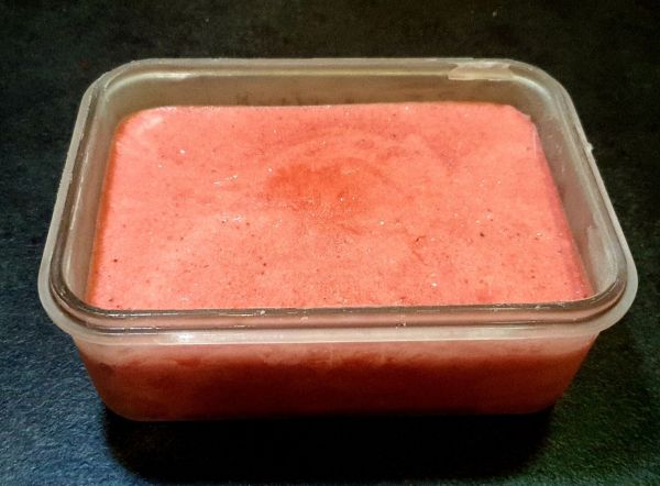 Recette de sorbet à la fraise et au basilic sans sorbetière. Sorbet maison !