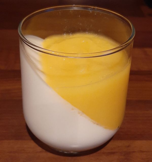 Recette de panna cotta à la mangue fraiche. Dessert Italien rafraîchissant