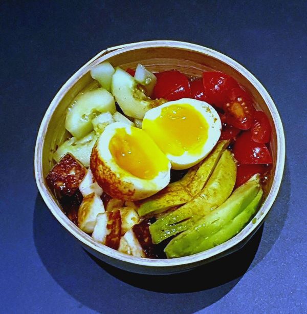 Recette de quinoa bowl hyperprotéiné (quinoa, œuf, halloumi, avocat)