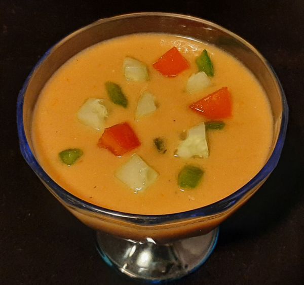 Recette de gaspacho Andalou. Gaspacho de tomate, poivron et concombre