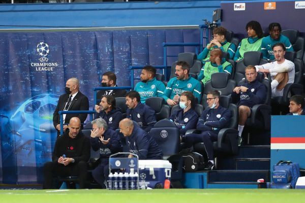 Furieux d'être sur le banc, ce joueur lance un projectile sur son entraîneur en LDC