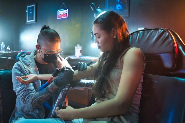 Certaines couleurs de tatouage seront bientôt interdites