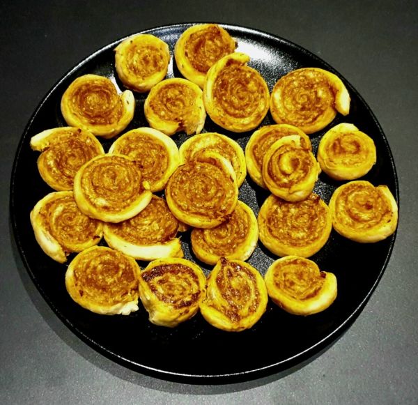 Recette feuilletés pesto rosso au gruyère maison. Pour un apéritif dinatoire
