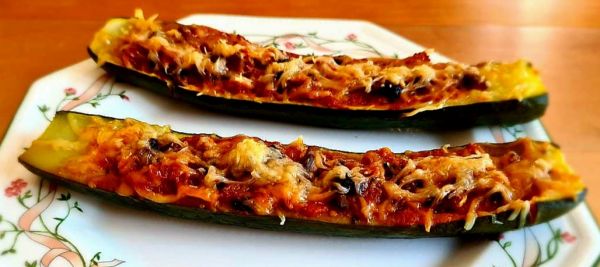 Recette de courgettes farcies sans viande aux légumes, fromage et épices