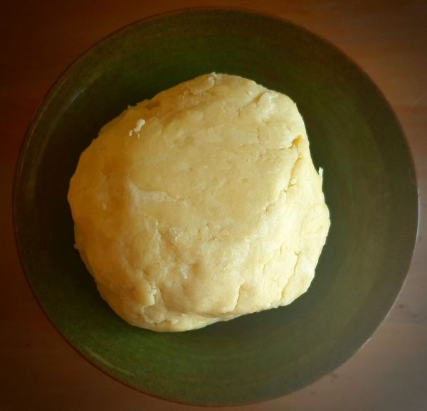 Recette de la pâte brisée express. Votre pâte brisée maison en 10 minutes