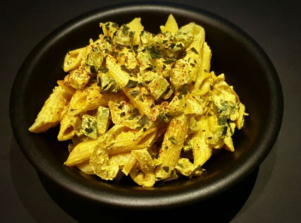 Recette de penne à la crème, courgette et épices. Une recette Végan !
