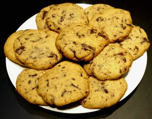 Recette de cookies à la noisette et pépites de chocolat. Cookie fait maison