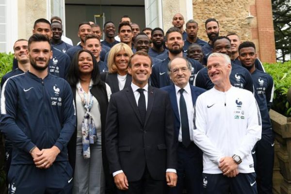 Foot - Emmanuel Macron avec le Variétés jeudi à Poissy