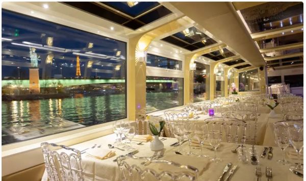 Diner Croisière sur la Seine sur la péniche Tosca avec jusqu’à 40% de réduction