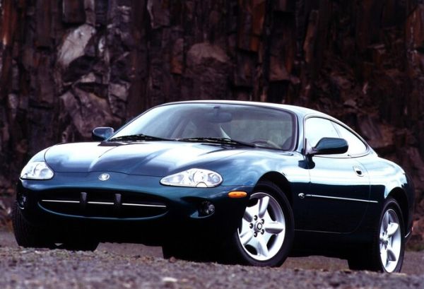 Jaguar XK8 (1996-2005) : l'essence de la classe à portée de main