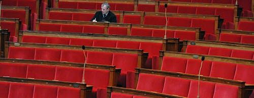 Les sénateurs votent pour le retour du cumul des mandats