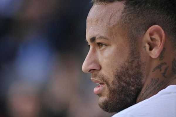 Neymar sur le divan, le Brésil incrédule