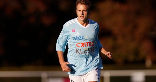 Les images de Macron footballeur pour le Variétés club de France