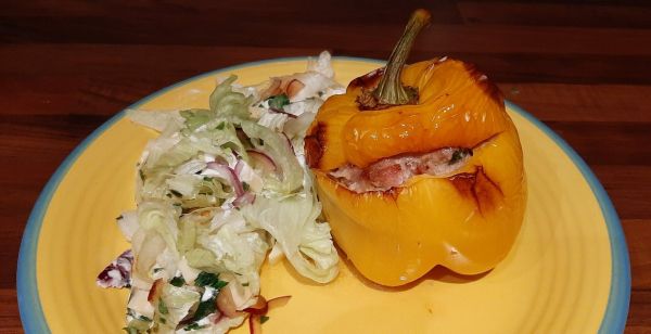 Poivrons farcis à l'échine de porc et mortadelle au four. Une recette facile !