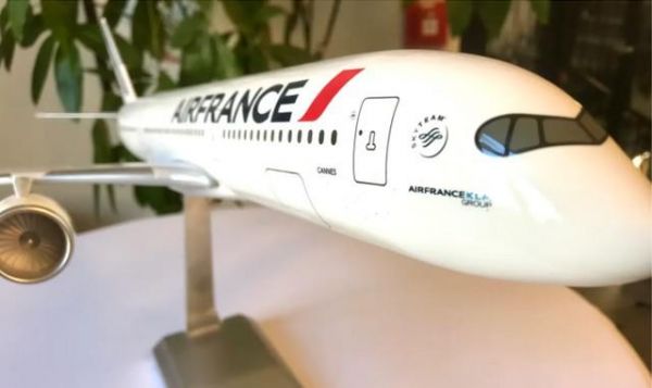 Un Airbus d'Air France arbore la marque Cannes