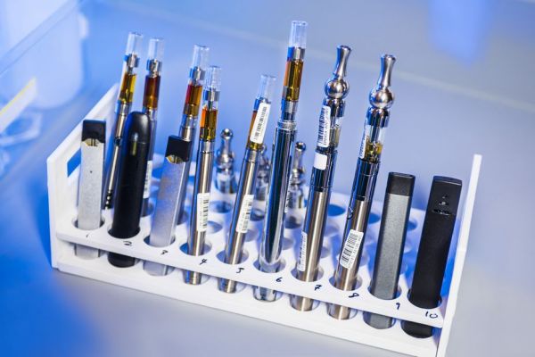 Le gouvernement propose une réglementation des produits de vapotage