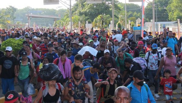 La caravane de migrants incluant des Haïtiens reprend son périple vers le sud en direction de Mexico