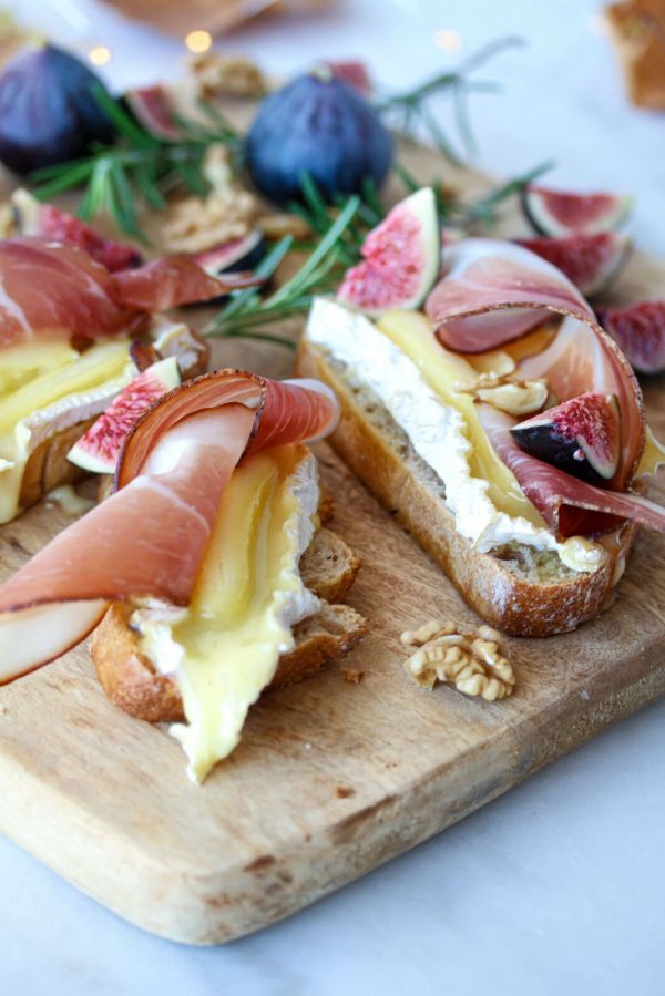Tartines au camembert fondu