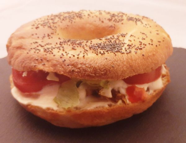 Bagel poulet curry. Une recette de petits pains ronds garnis extra !