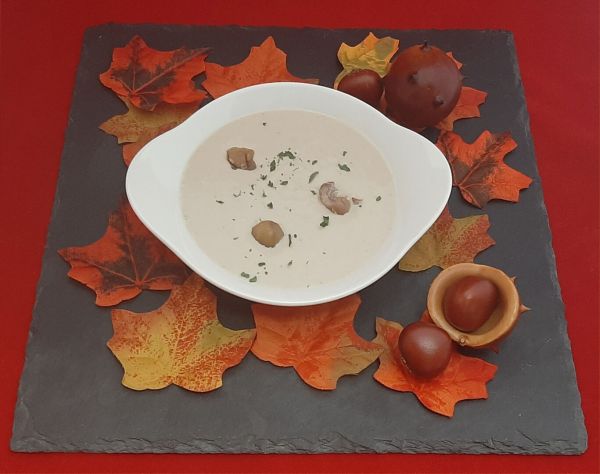 Velouté de châtaignes fraîches. Recette de saison d'Automne végétarienne