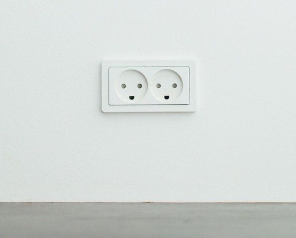 Remplacer une prise électrique soi-même : tous nos conseils
