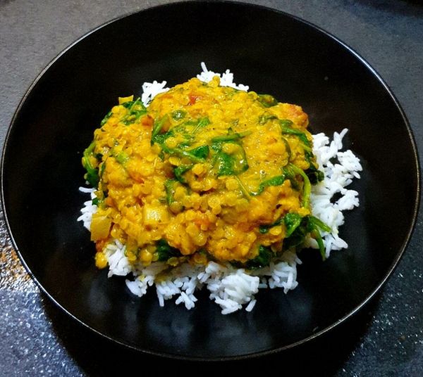 Plat indien : Dahl de lentilles corail aux épinards et épices. Un régal !