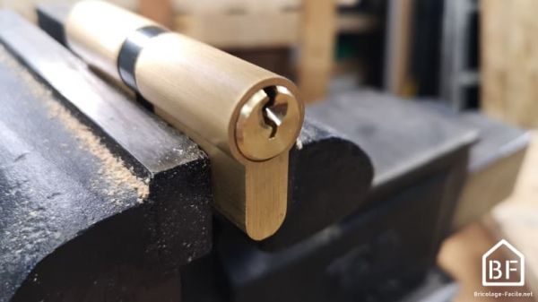 Comment percer un cylindre de porte ?