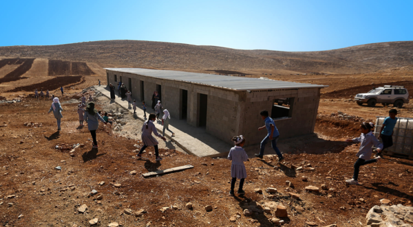 Projet "Dafa" : distribution de vêtements d'hiver pour les écoliers des zones visées par les forces d'occupation israéliennes