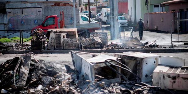 Martinique : au 3e jour de grève générale, les barrages se multiplient